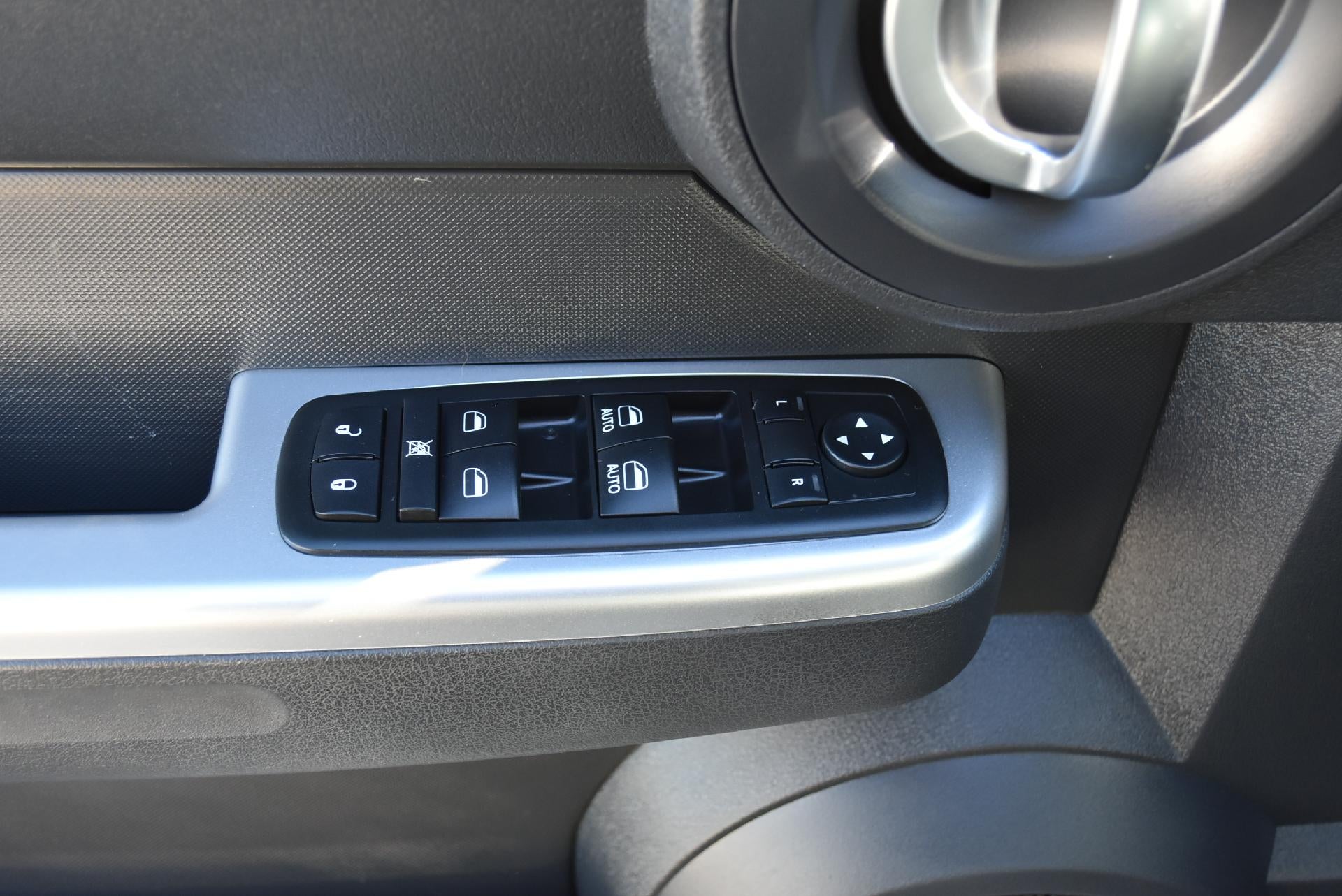 2011 Dodge Nitro 2WD 4dr Shock *Ltd Avail*