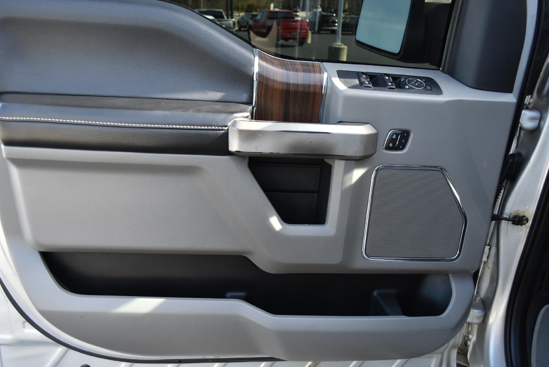 2015 Ford F-150 4WD SuperCrew 5-1/2 Ft Box Lariat