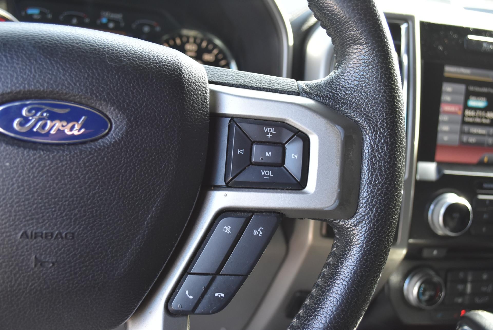 2015 Ford F-150 4WD SuperCrew 5-1/2 Ft Box Lariat