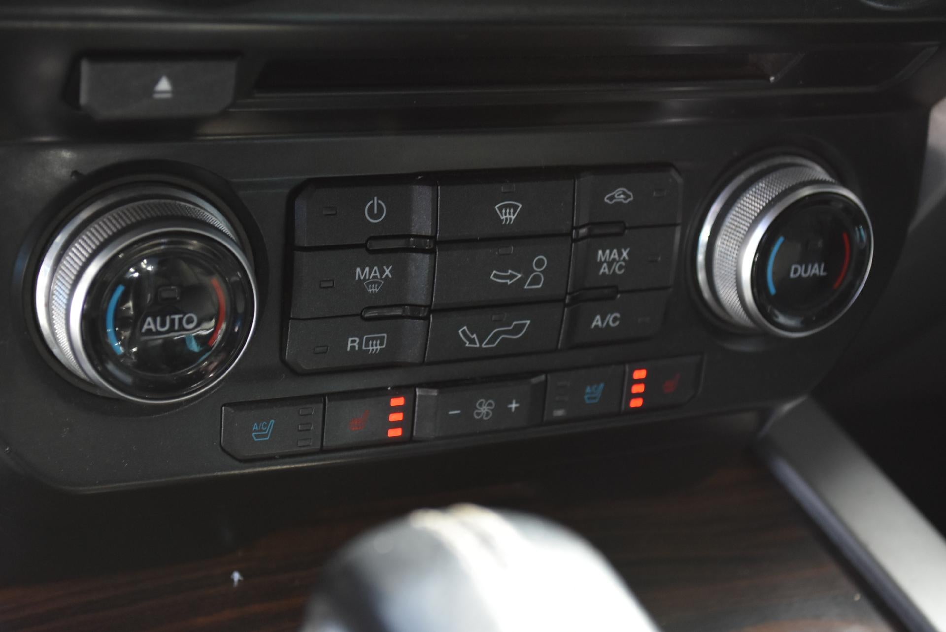 2015 Ford F-150 4WD SuperCrew 5-1/2 Ft Box Lariat