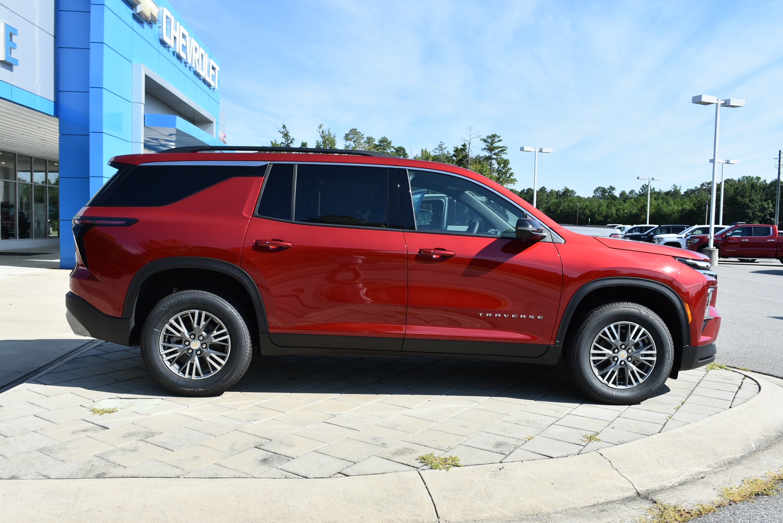 2025 Chevrolet Traverse LT