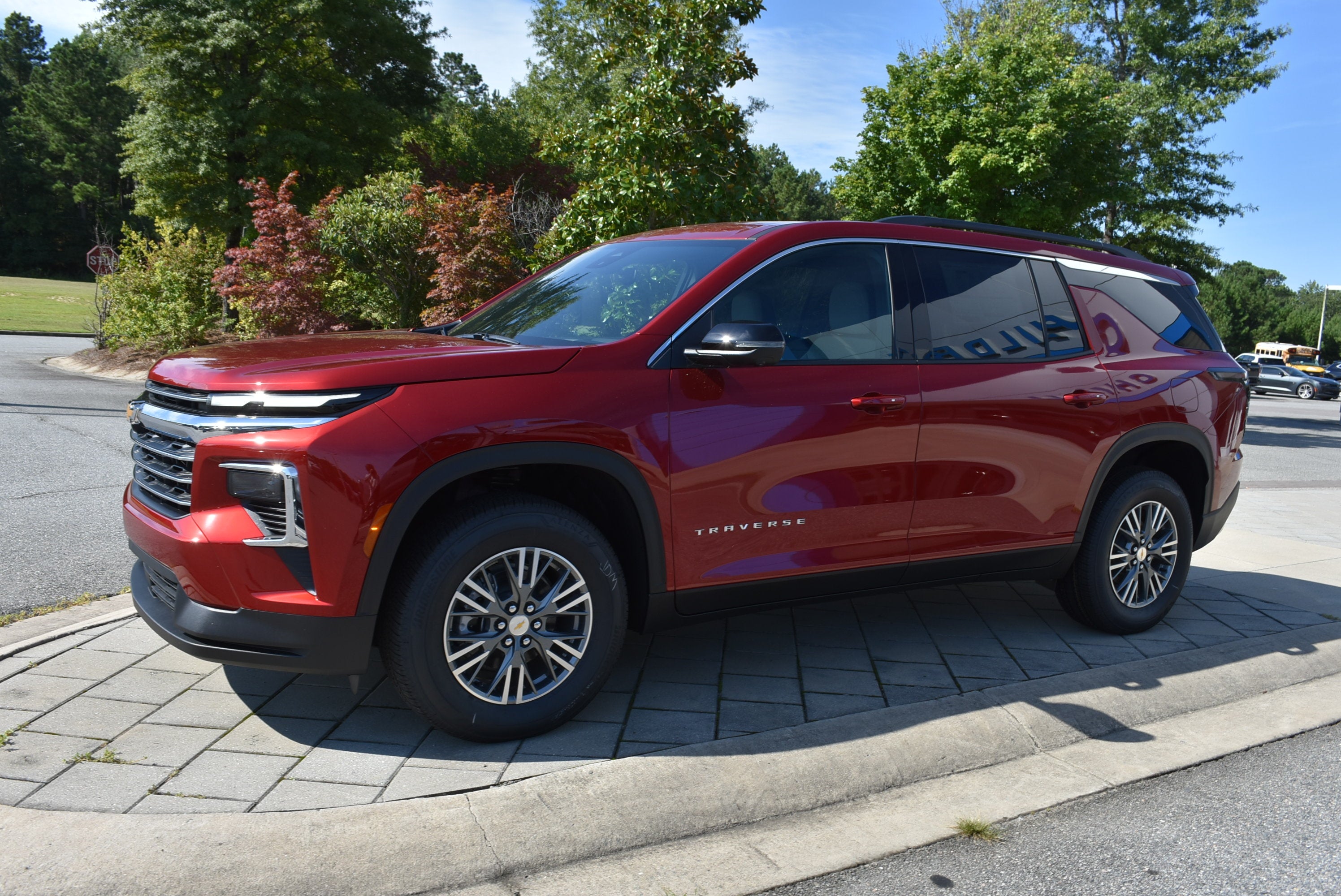2025 Chevrolet Traverse LT