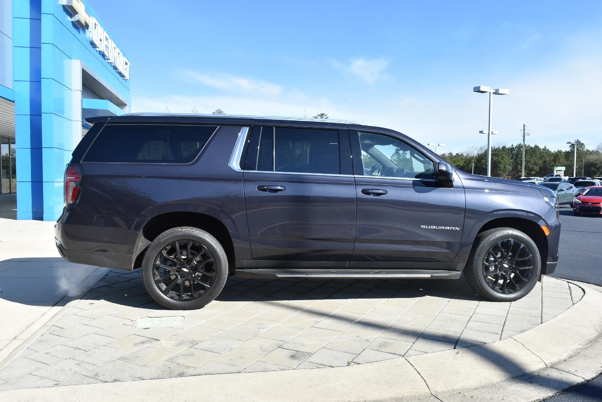 2023 Chevrolet Suburban 2WD LS