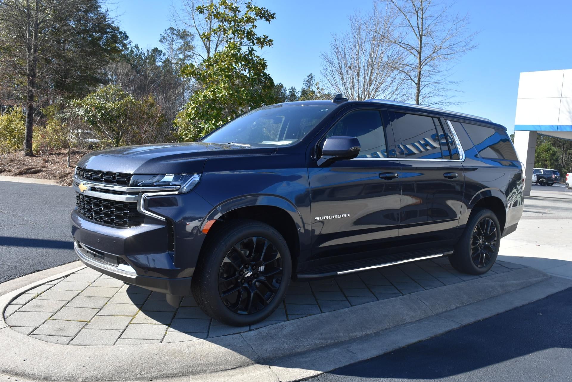 2023 Chevrolet Suburban 2WD LS