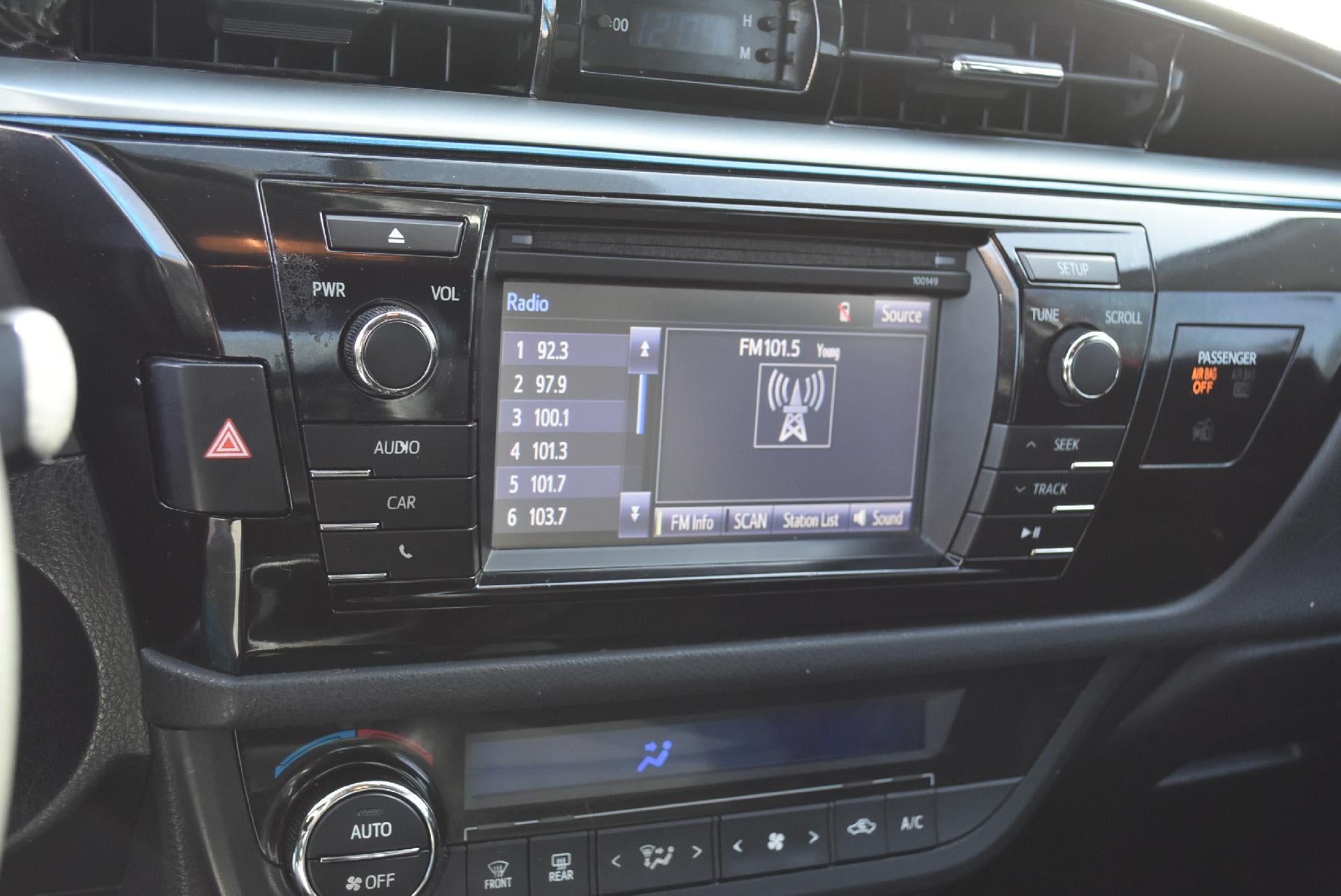 2015 Toyota Corolla 4dr Sdn Auto L (Natl)