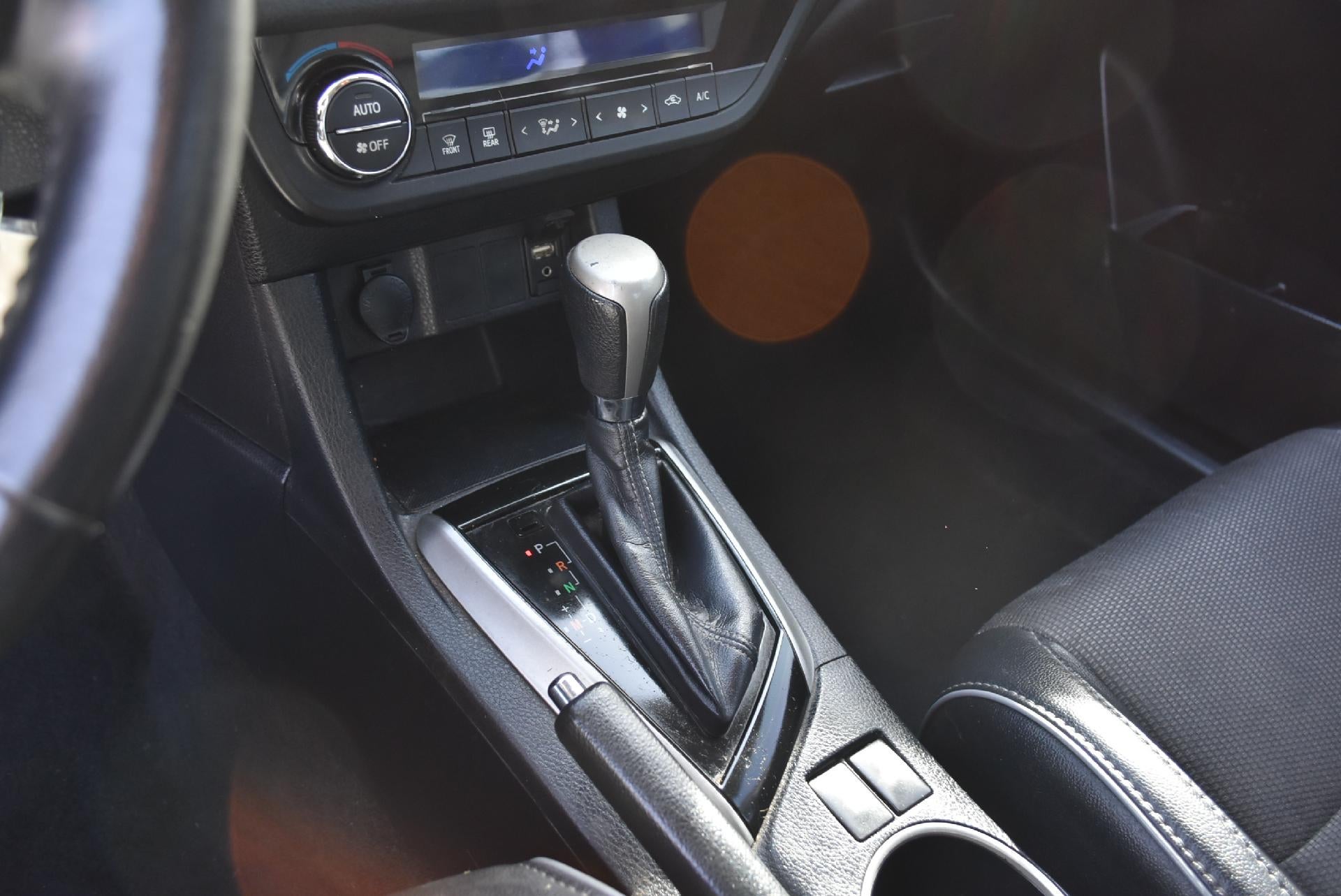 2015 Toyota Corolla 4dr Sdn Auto L (Natl)