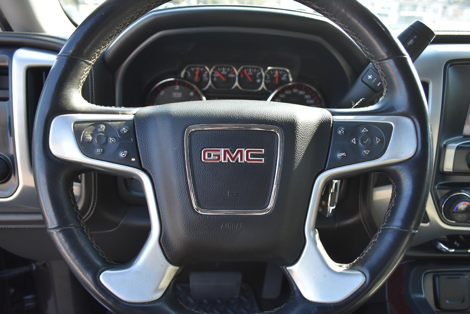 2015 GMC Sierra 1500 Crew Cab Short Box 4-Wheel Drive SLT