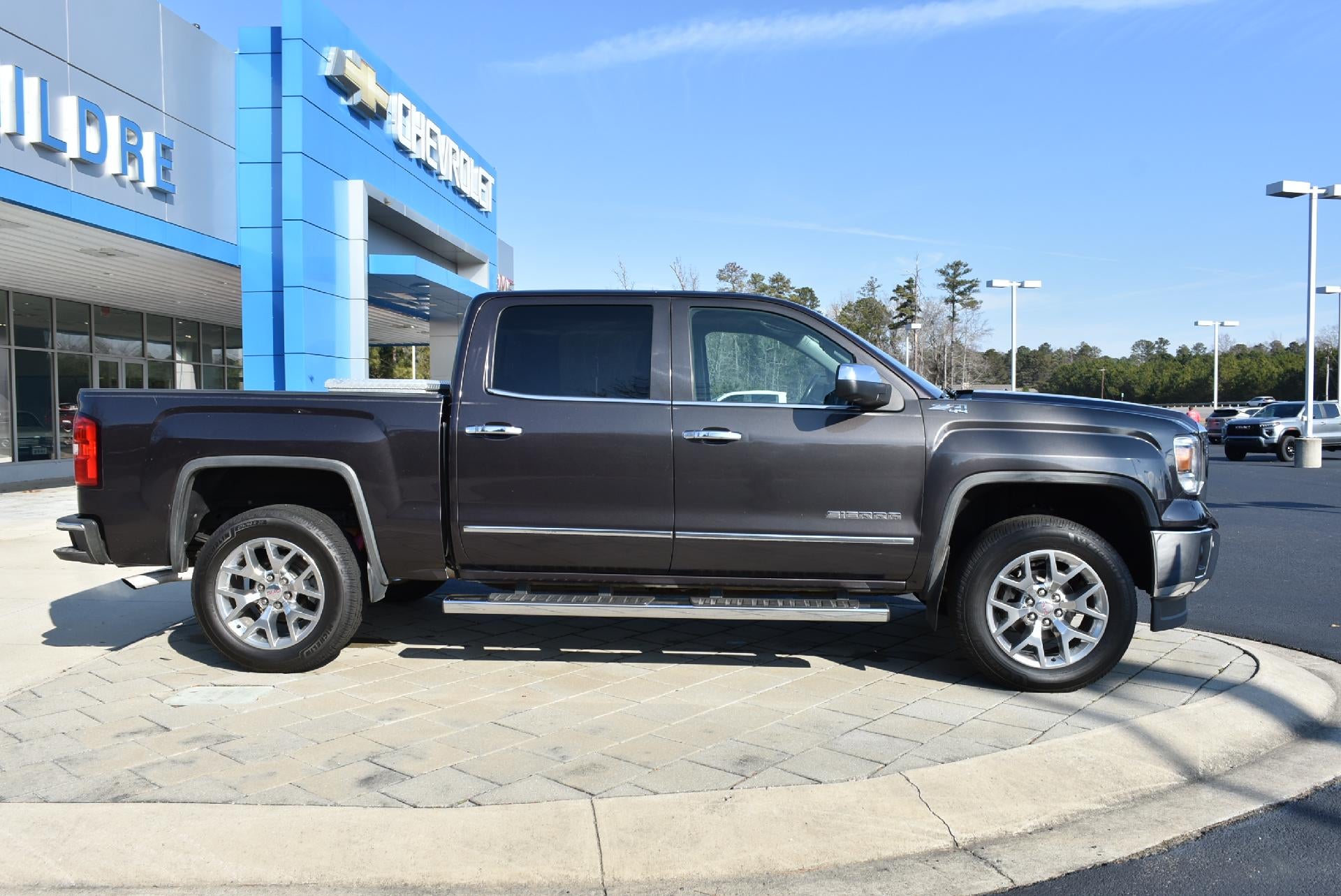 2015 GMC Sierra 1500 Crew Cab Short Box 4-Wheel Drive SLT