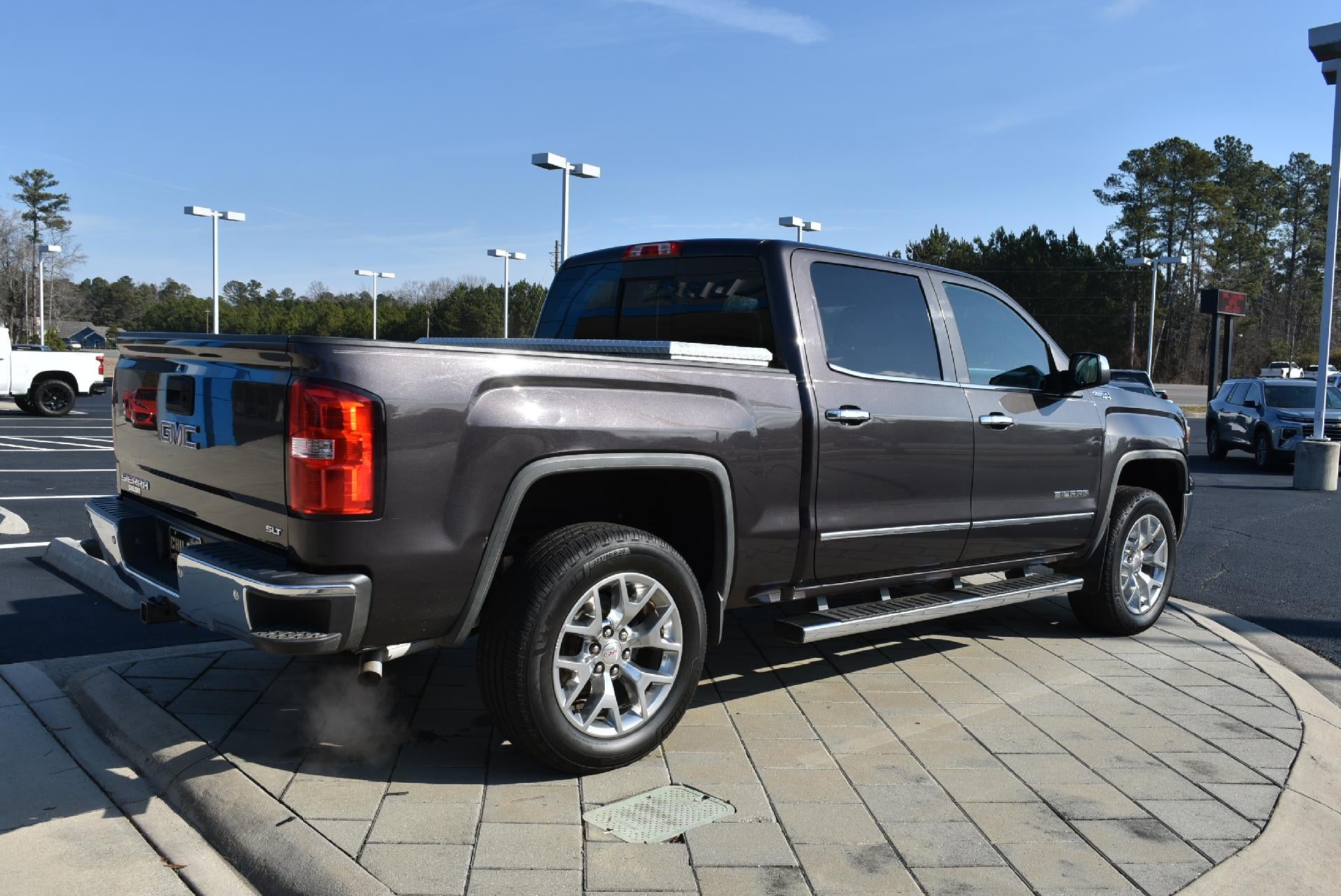2015 GMC Sierra 1500 Crew Cab Short Box 4-Wheel Drive SLT