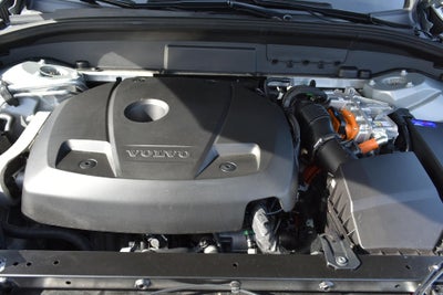 2024 Volvo XC60 Recharge Plug-In Hybrid T8 eAWD PHEV Ultimate Dark Theme