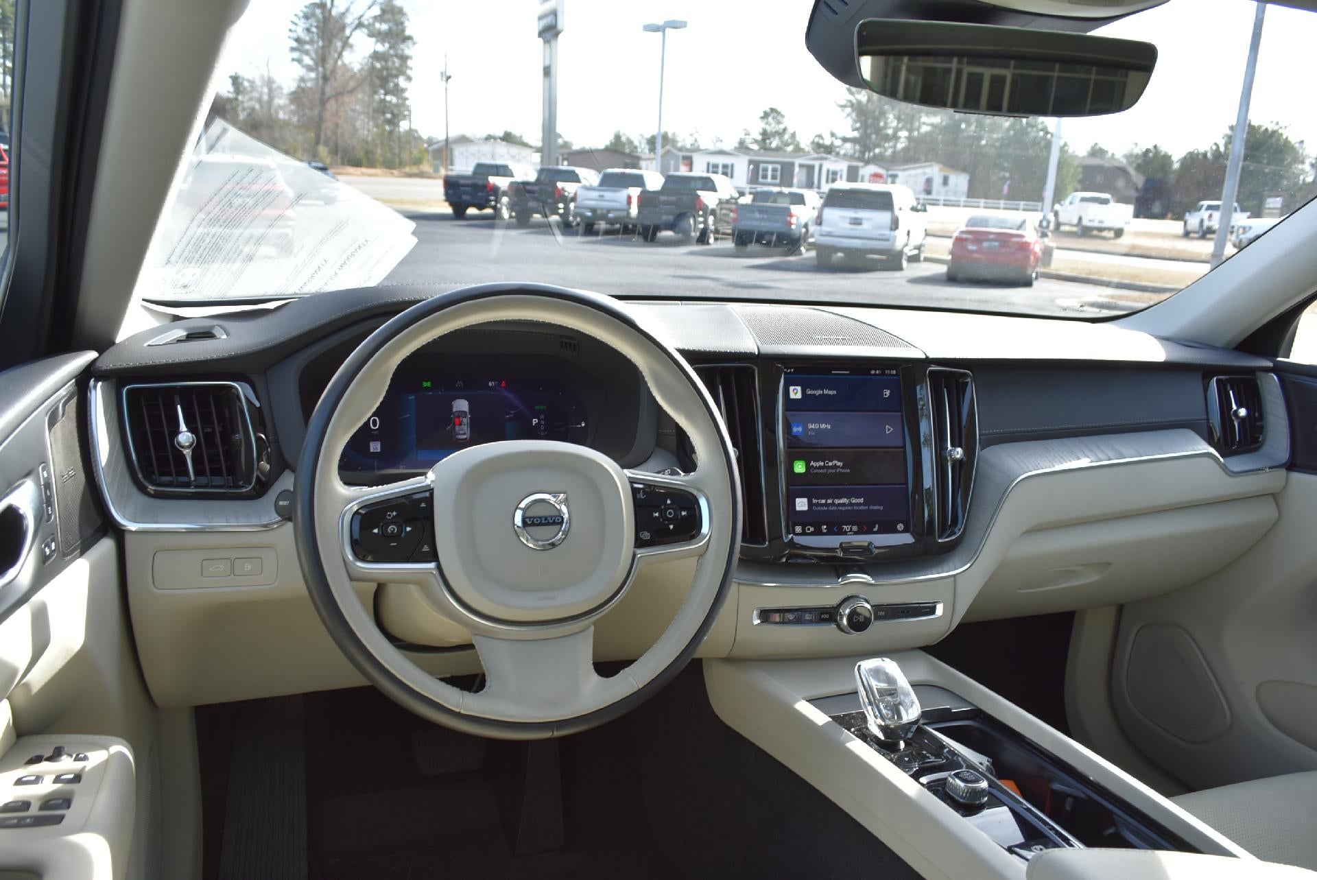 2024 Volvo XC60 Recharge Plug-In Hybrid T8 eAWD PHEV Ultimate Dark Theme