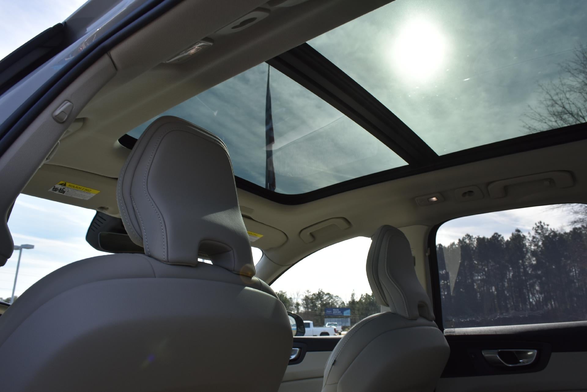 2024 Volvo XC60 Recharge Plug-In Hybrid T8 eAWD PHEV Ultimate Dark Theme