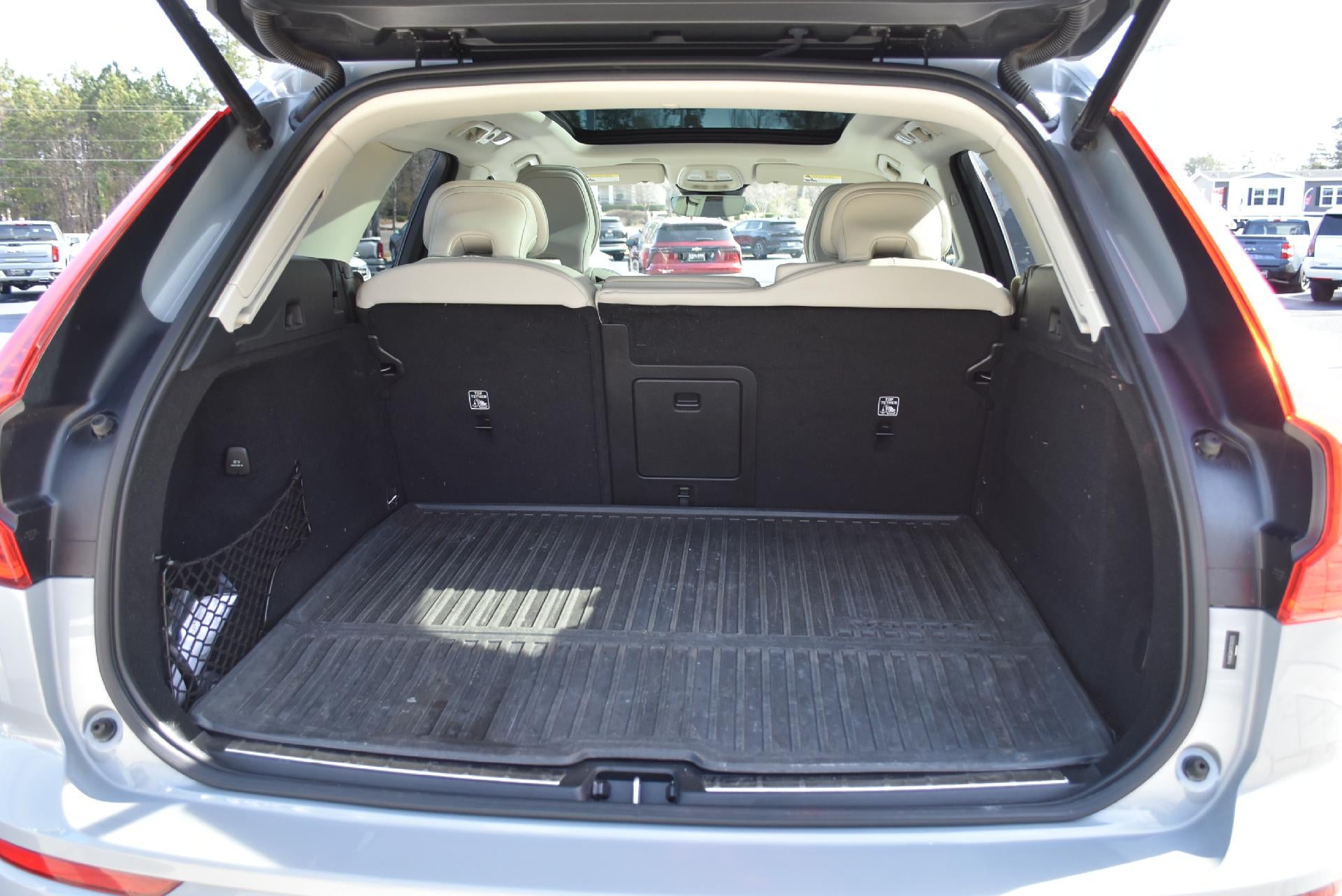 2024 Volvo XC60 Recharge Plug-In Hybrid T8 eAWD PHEV Ultimate Dark Theme