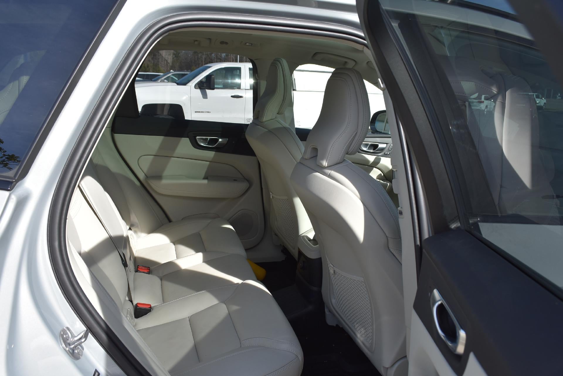 2024 Volvo XC60 Recharge Plug-In Hybrid T8 eAWD PHEV Ultimate Dark Theme