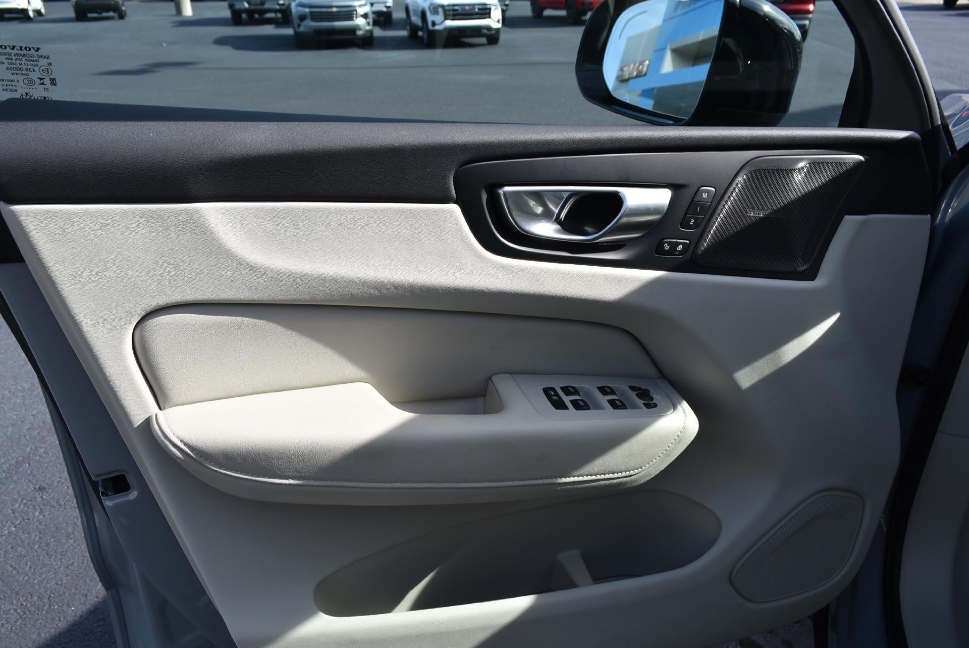 2024 Volvo XC60 Recharge Plug-In Hybrid T8 eAWD PHEV Ultimate Dark Theme