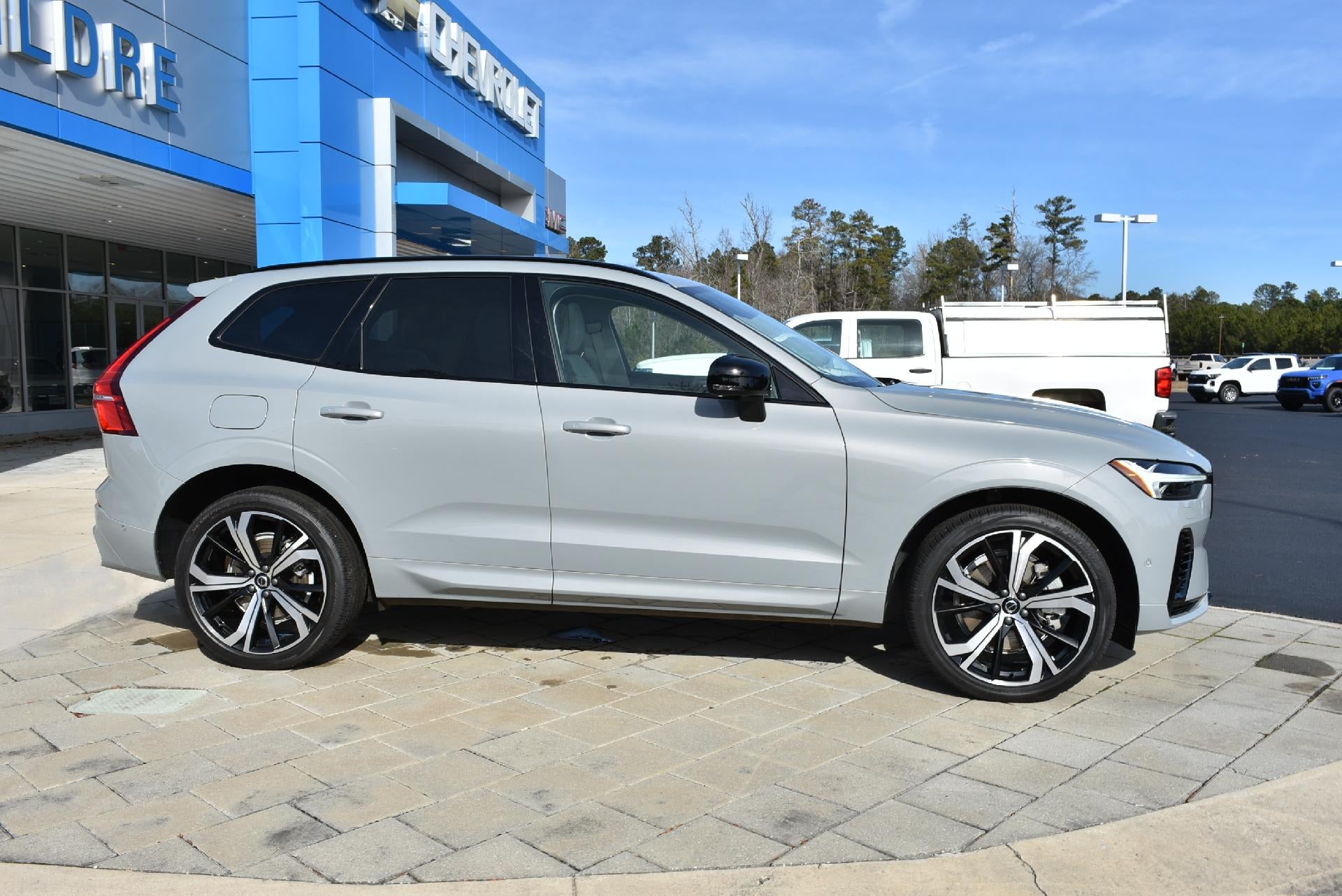 2024 Volvo XC60 Recharge Plug-In Hybrid T8 eAWD PHEV Ultimate Dark Theme