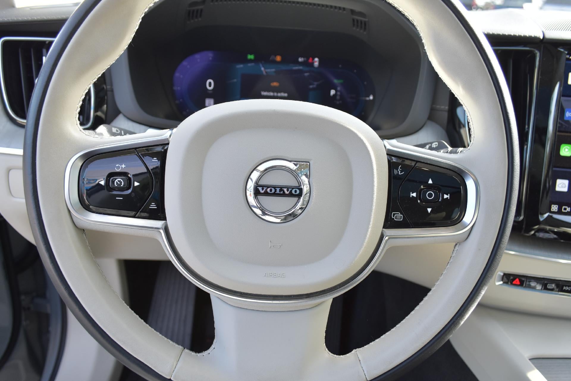 2024 Volvo XC60 Recharge Plug-In Hybrid T8 eAWD PHEV Ultimate Dark Theme