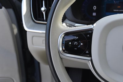 2024 Volvo XC60 Recharge Plug-In Hybrid T8 eAWD PHEV Ultimate Dark Theme