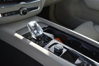 2024 Volvo XC60 Recharge Plug-In Hybrid T8 eAWD PHEV Ultimate Dark Theme