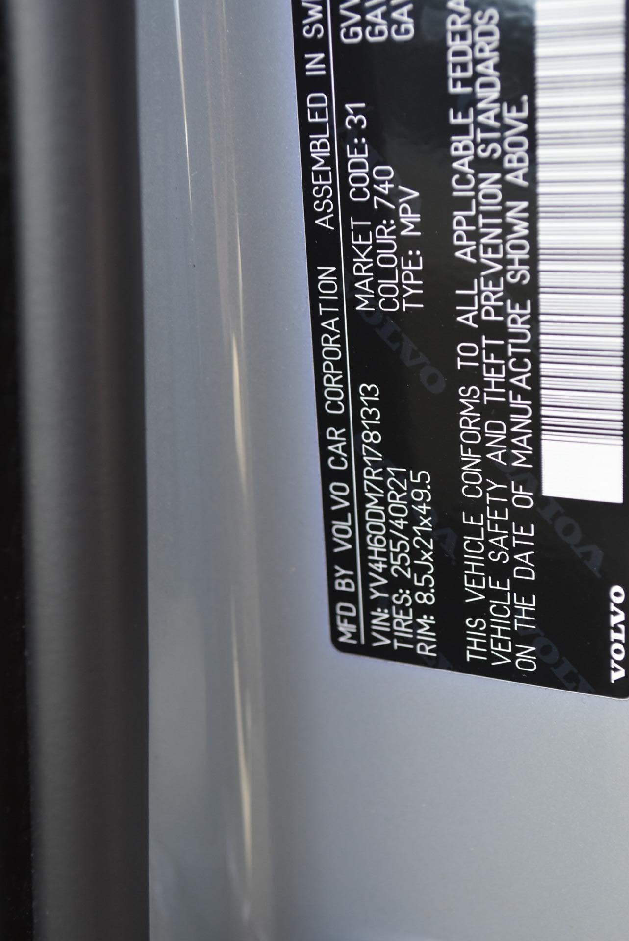 2024 Volvo XC60 Recharge Plug-In Hybrid T8 eAWD PHEV Ultimate Dark Theme