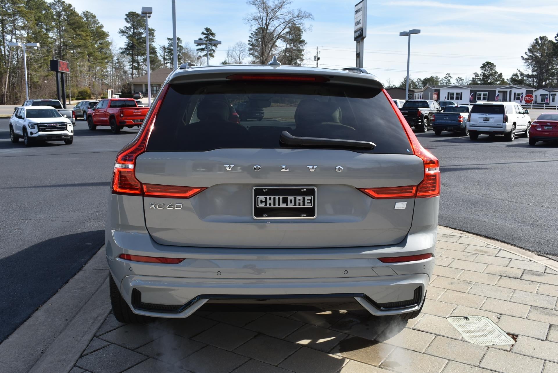 2024 Volvo XC60 Recharge Plug-In Hybrid T8 eAWD PHEV Ultimate Dark Theme