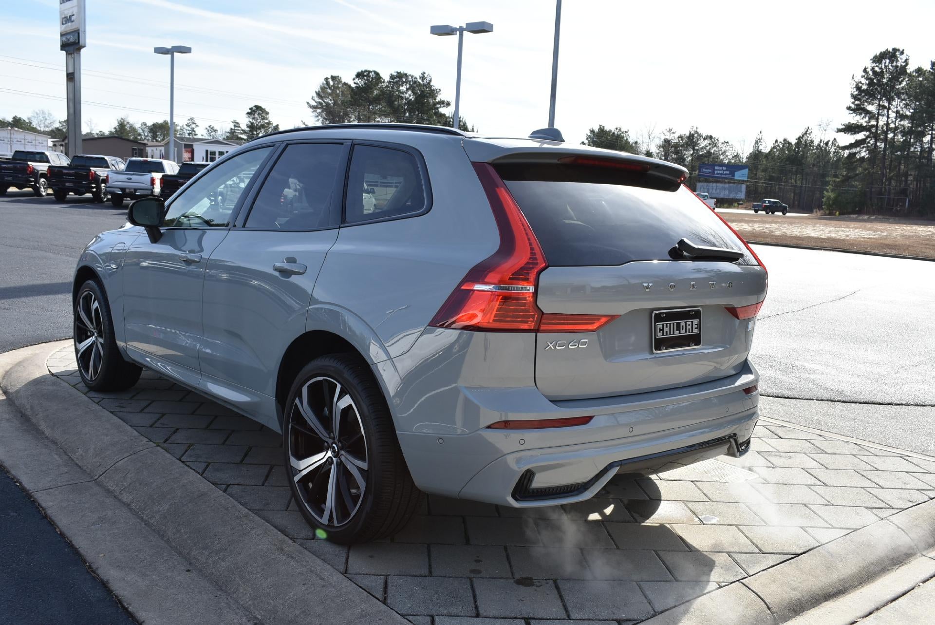 2024 Volvo XC60 Recharge Plug-In Hybrid T8 eAWD PHEV Ultimate Dark Theme