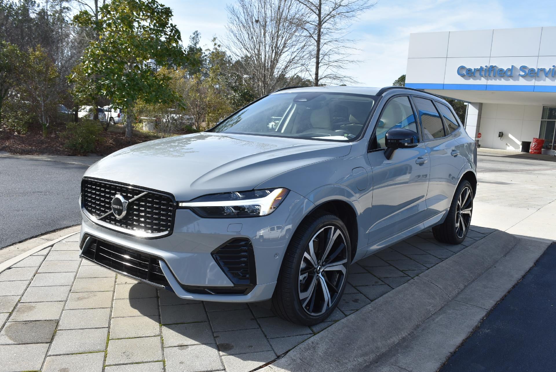 2024 Volvo XC60 Recharge Plug-In Hybrid T8 eAWD PHEV Ultimate Dark Theme