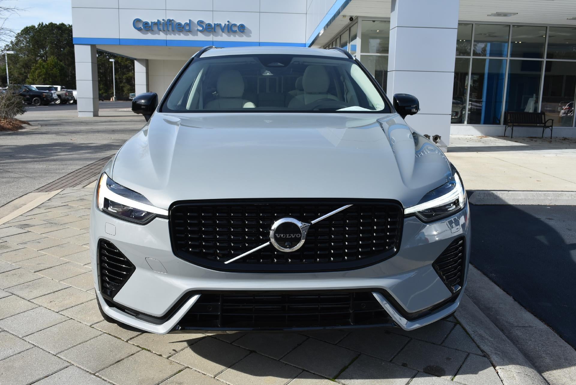 2024 Volvo XC60 Recharge Plug-In Hybrid T8 eAWD PHEV Ultimate Dark Theme