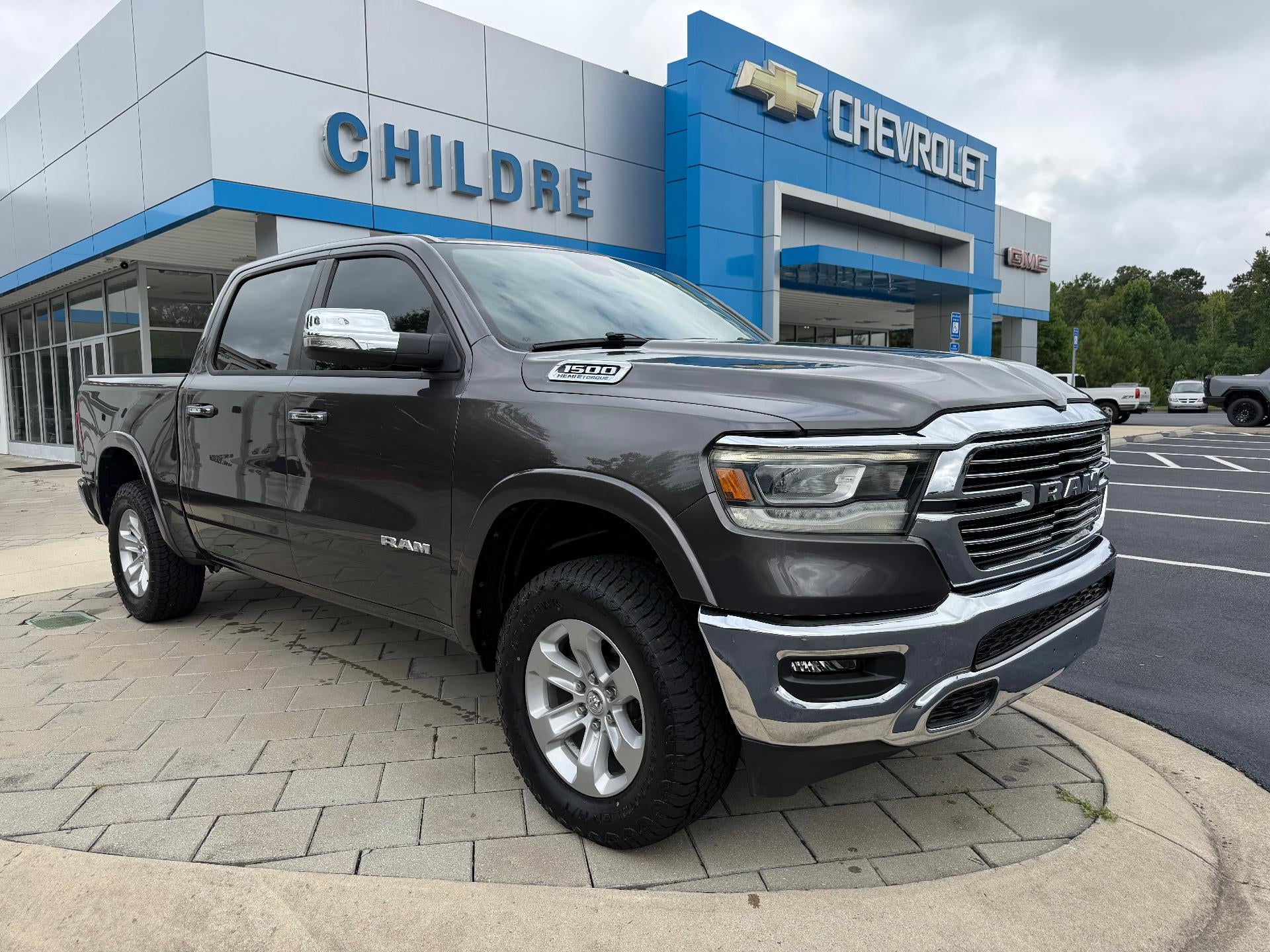 2022 RAM 1500 Laramie Crew Cab 4x4 5'7" Box