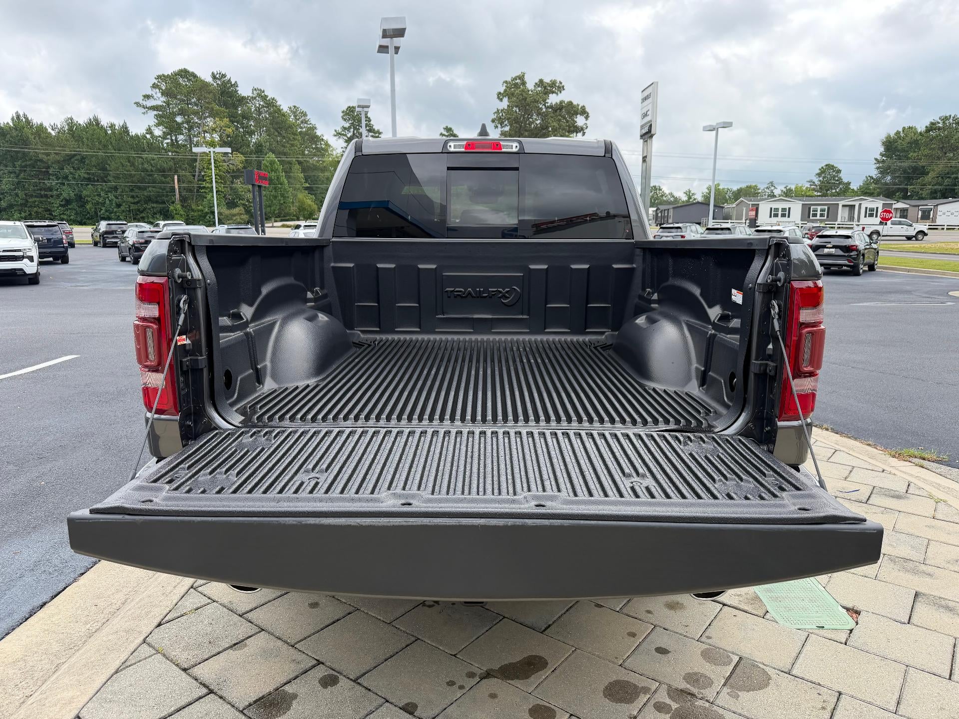 2022 RAM 1500 Laramie Crew Cab 4x4 5'7" Box