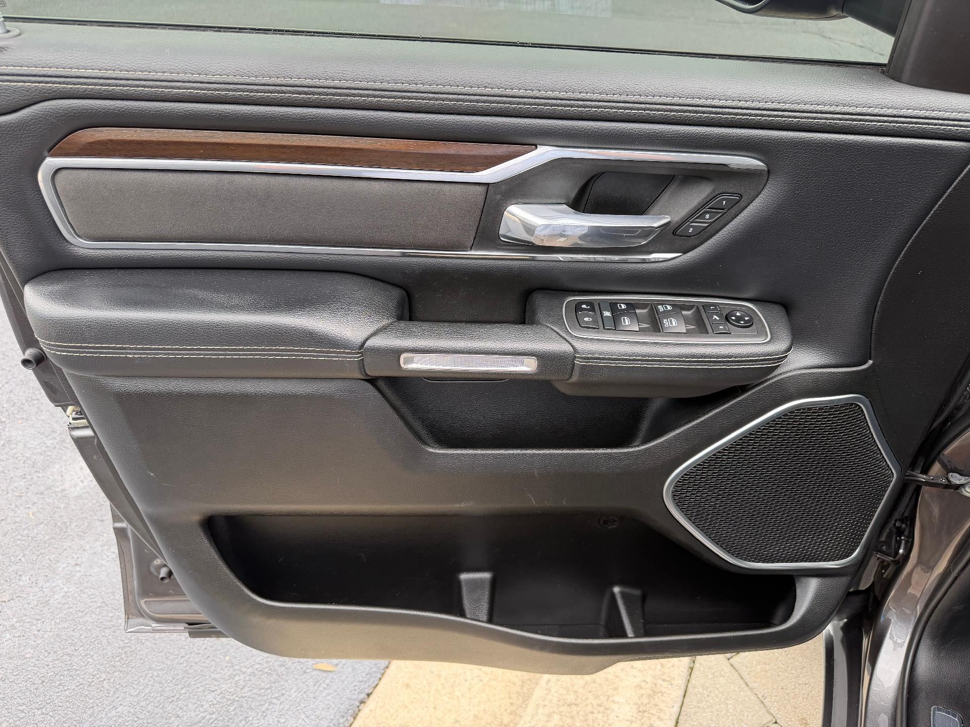 2022 RAM 1500 Laramie Crew Cab 4x4 5'7" Box