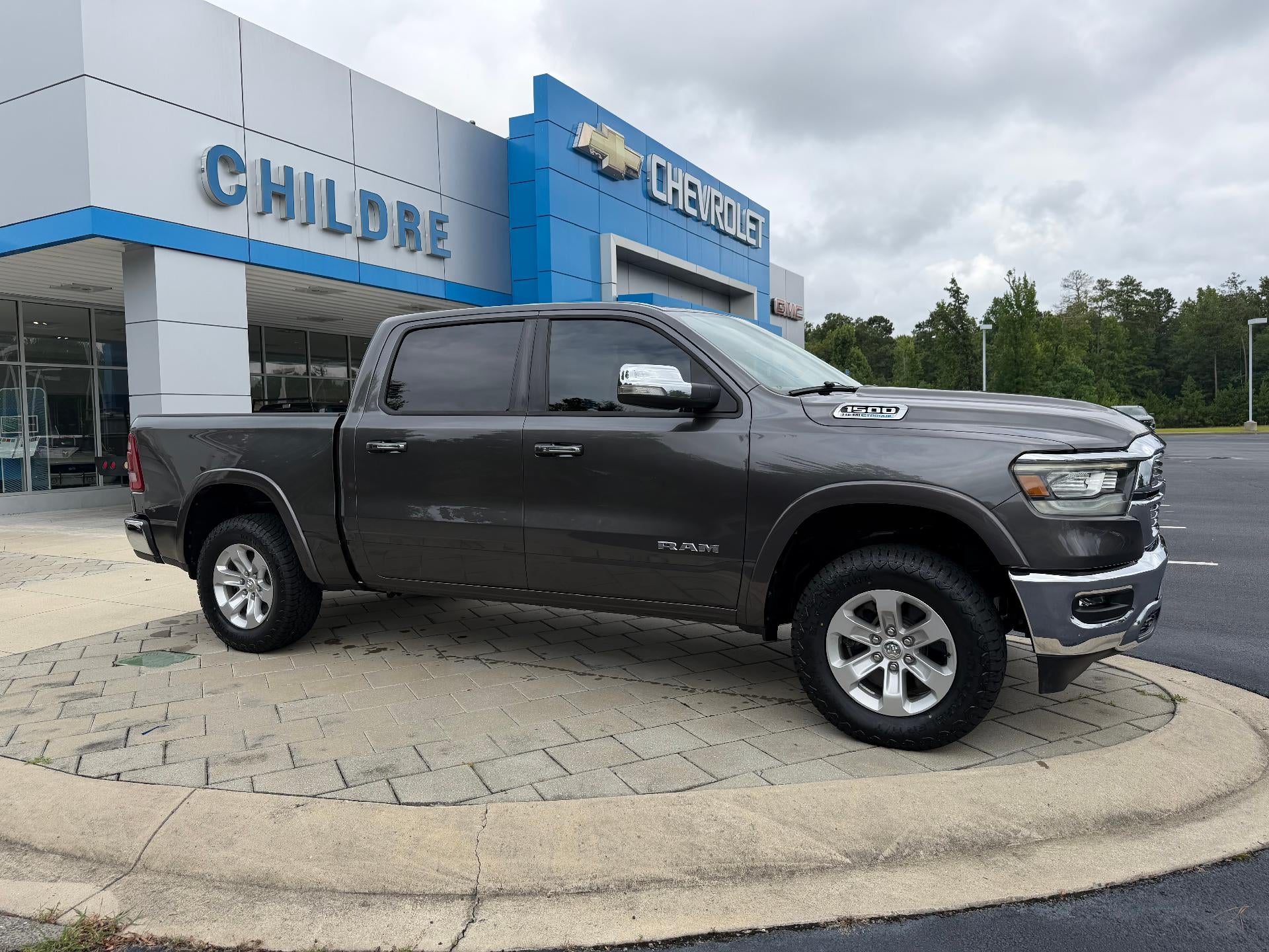 2022 RAM 1500 Laramie Crew Cab 4x4 5'7" Box