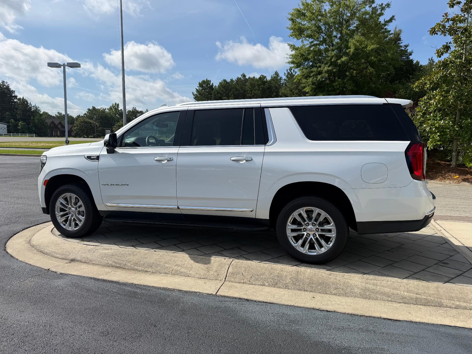 2023 GMC Yukon XL SLT