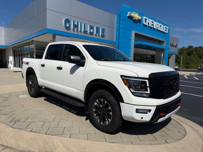 2024 Nissan TITAN Crew Cab PRO-4X 4x4