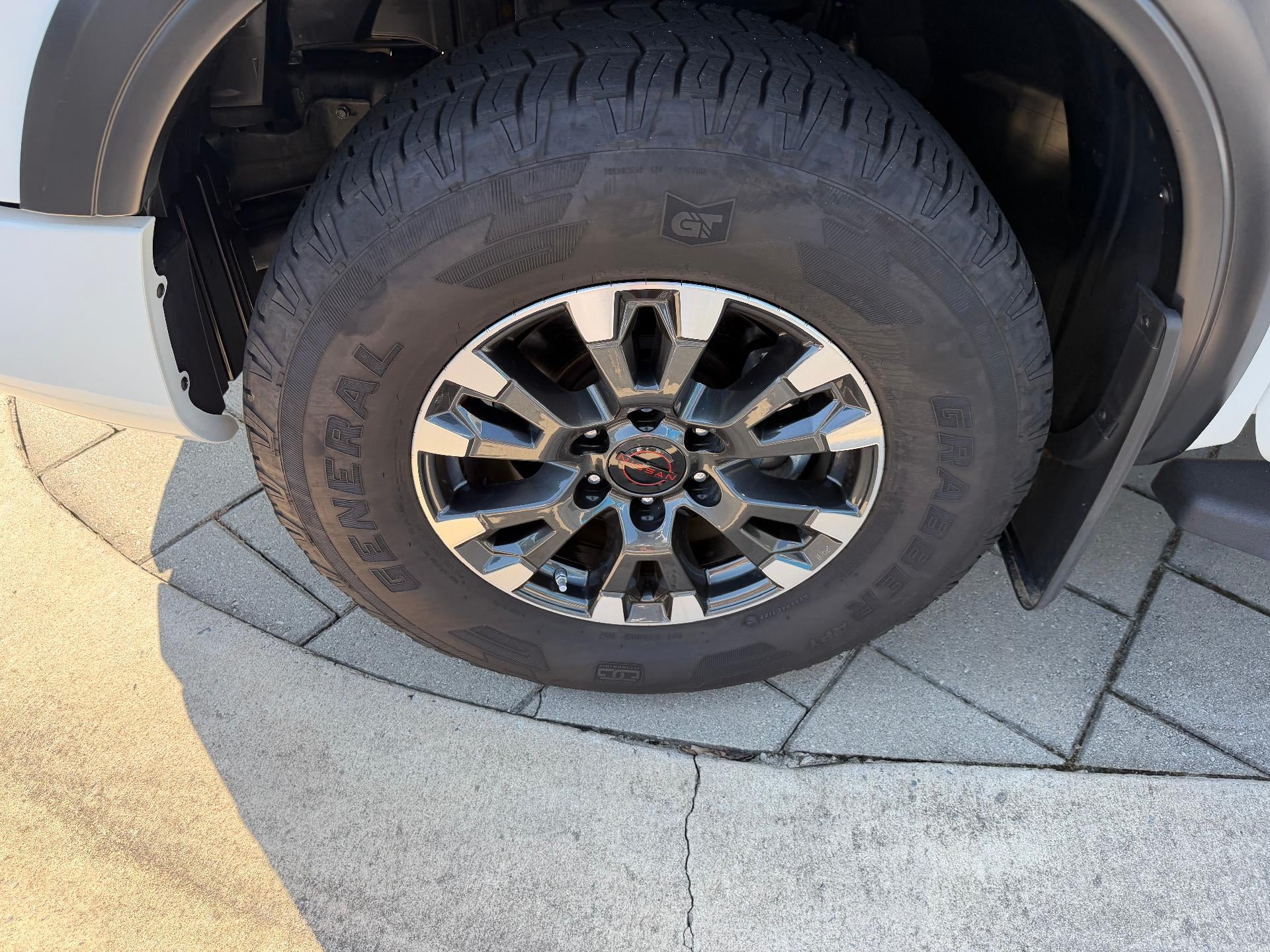 2024 Nissan TITAN Crew Cab PRO-4X 4x4