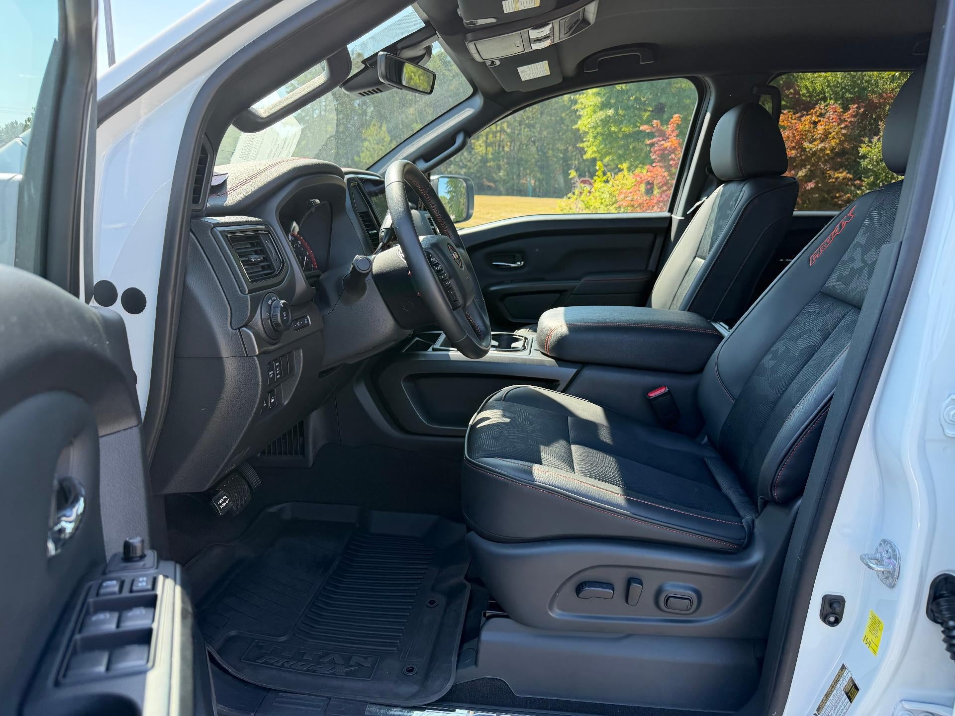 2024 Nissan TITAN Crew Cab PRO-4X 4x4