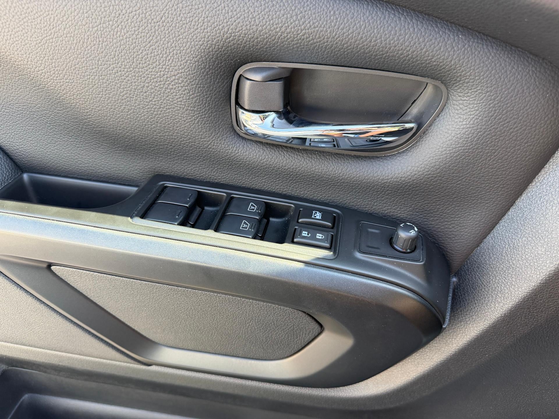 2024 Nissan TITAN Crew Cab PRO-4X 4x4