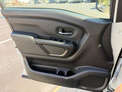 2024 Nissan TITAN Crew Cab PRO-4X 4x4