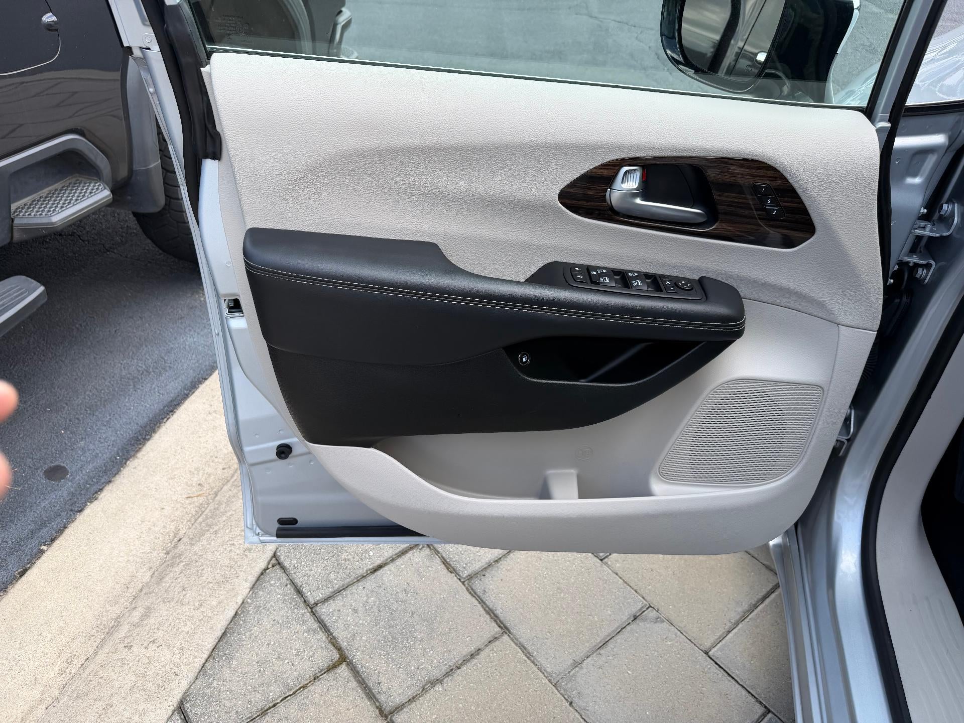 2023 Chrysler Pacifica Hybrid Limited